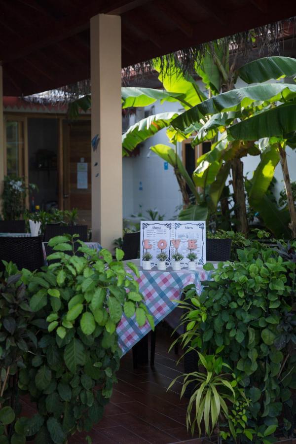 Silk Retreats Thulusdhoo Guest House Exterior foto